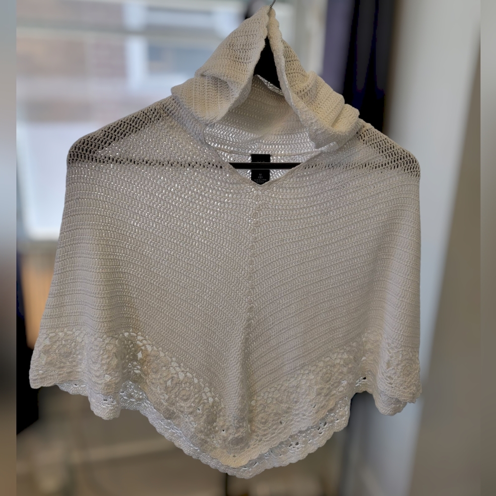 Elegant White Knit Hooded Women's Shawl